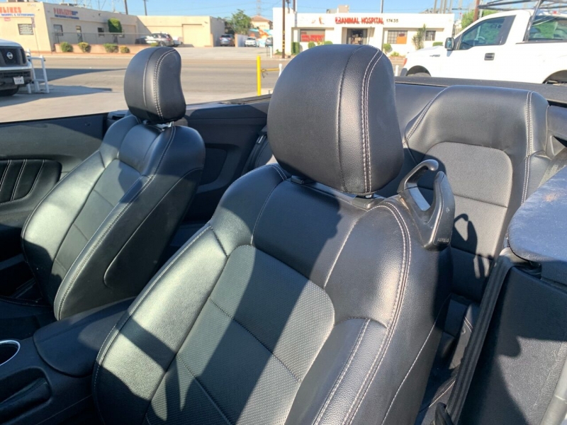 2019 Ford Mustang EcoBoost Premium Convertible photo 17