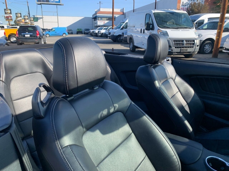 2019 Ford Mustang EcoBoost Premium Convertible photo 9