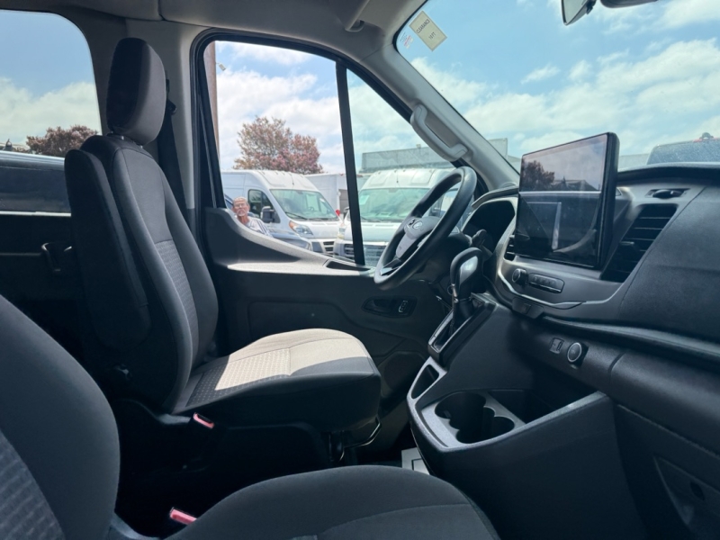 2022 Ford Transit XLT photo 9