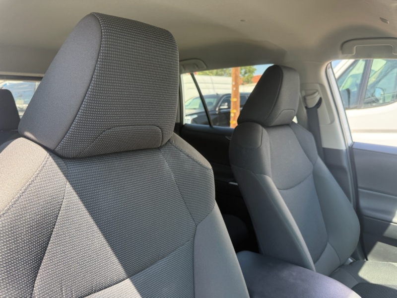 2025 Toyota RAV4 Hybrid LE photo 10