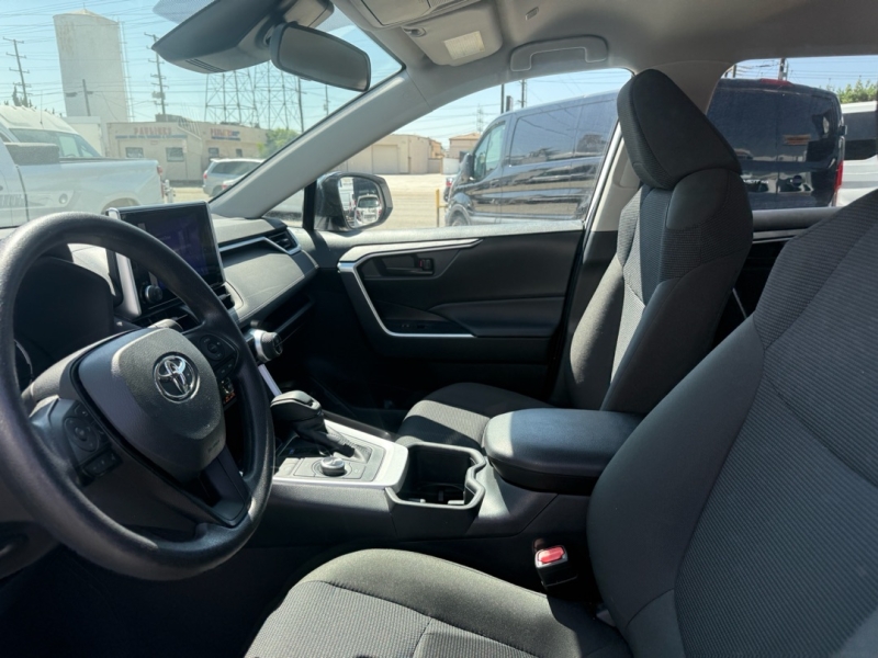 2025 Toyota RAV4 Hybrid LE photo 22