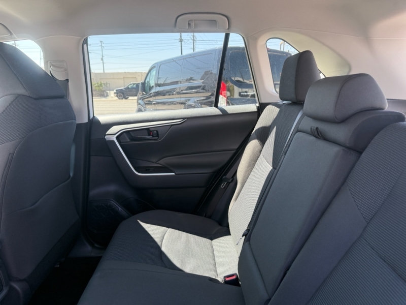 2025 Toyota RAV4 Hybrid LE photo 18