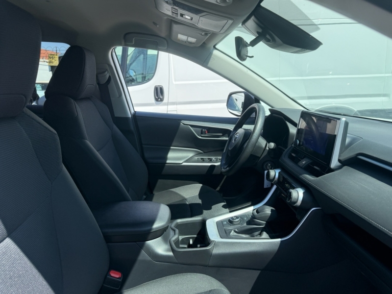 2025 Toyota RAV4 Hybrid LE photo 9
