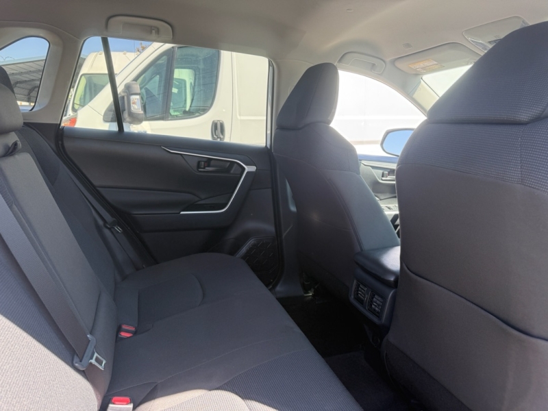 2025 Toyota RAV4 Hybrid LE photo 13