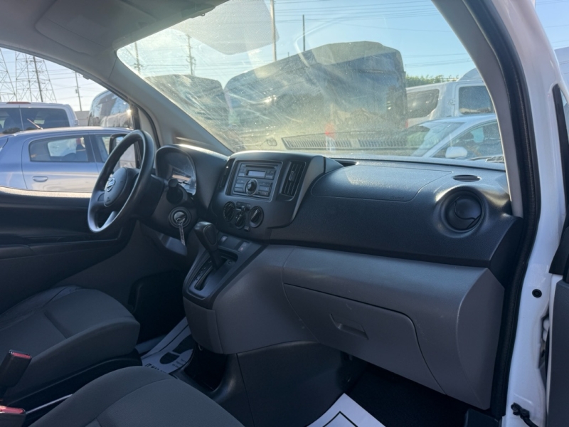2015 Nissan NV200 S photo 9