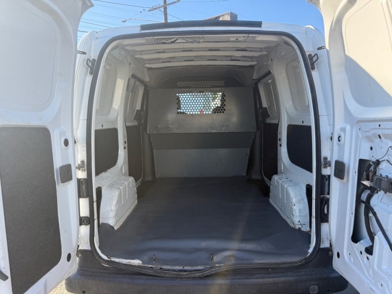 2015 Nissan NV200 S photo 11