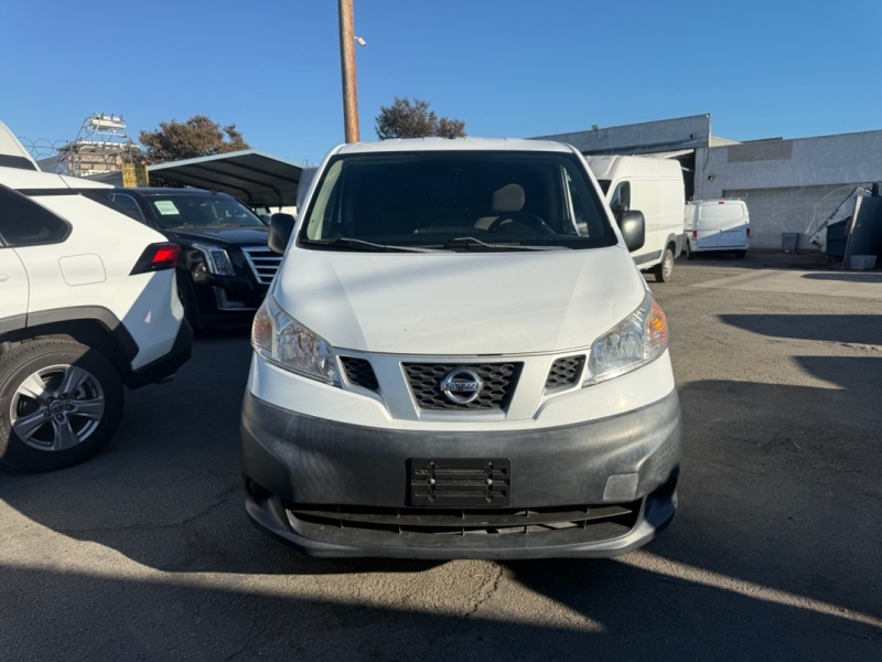 2015 Nissan NV200 S photo 2