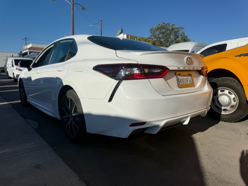 2024 Toyota Camry SE photo 4