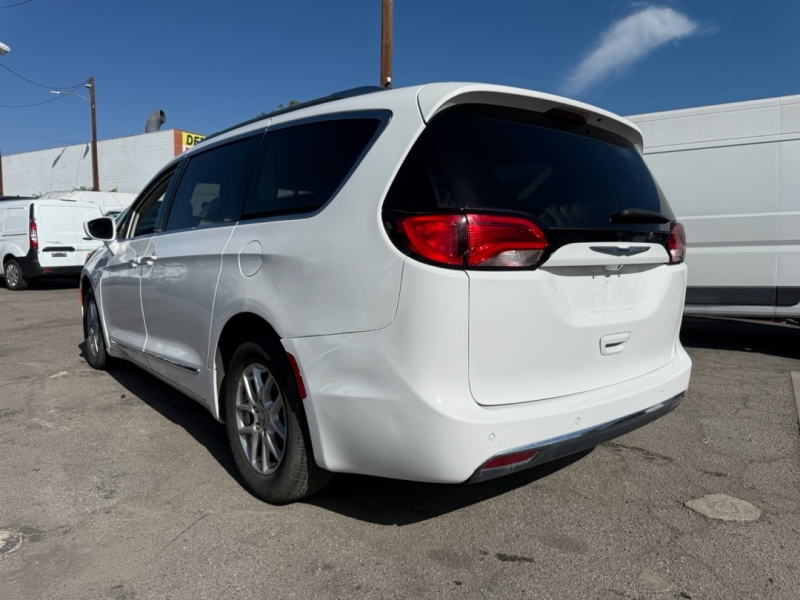 2020 Chrysler Pacifica Touring L photo 3
