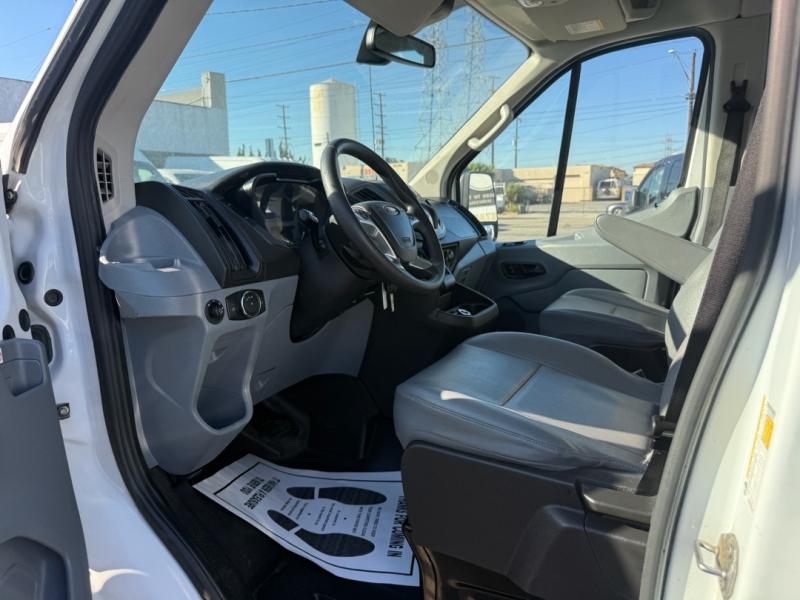 2019 Ford Transit XLT photo 4