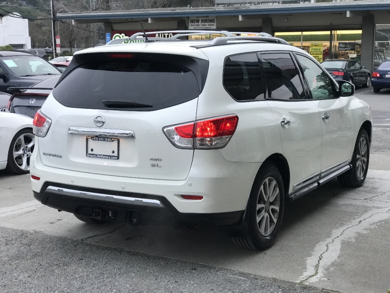 2015 Nissan Pathfinder SL photo 4