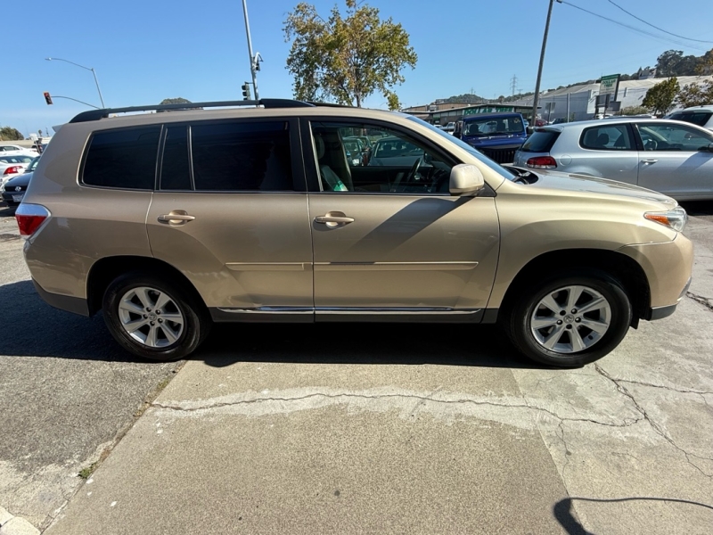 2011 Toyota Highlander SE photo 4