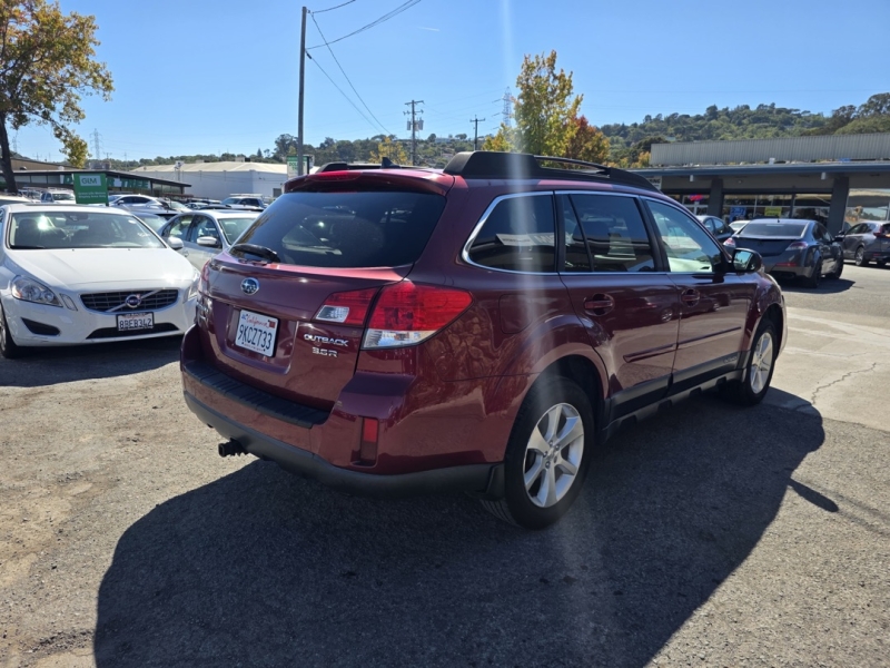 2013 Subaru Outback 3.6R Limited photo 4
