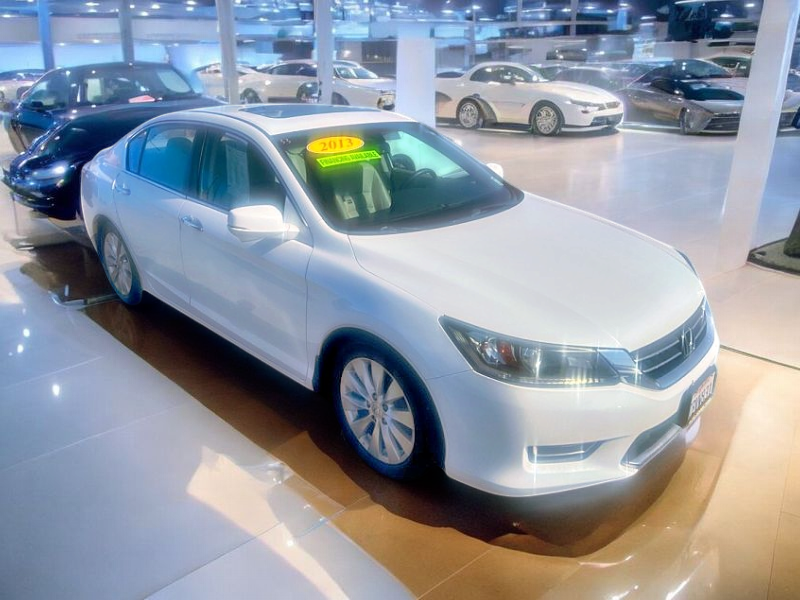 View vehicle photo 3