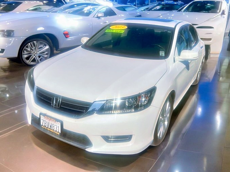 View vehicle photo 5