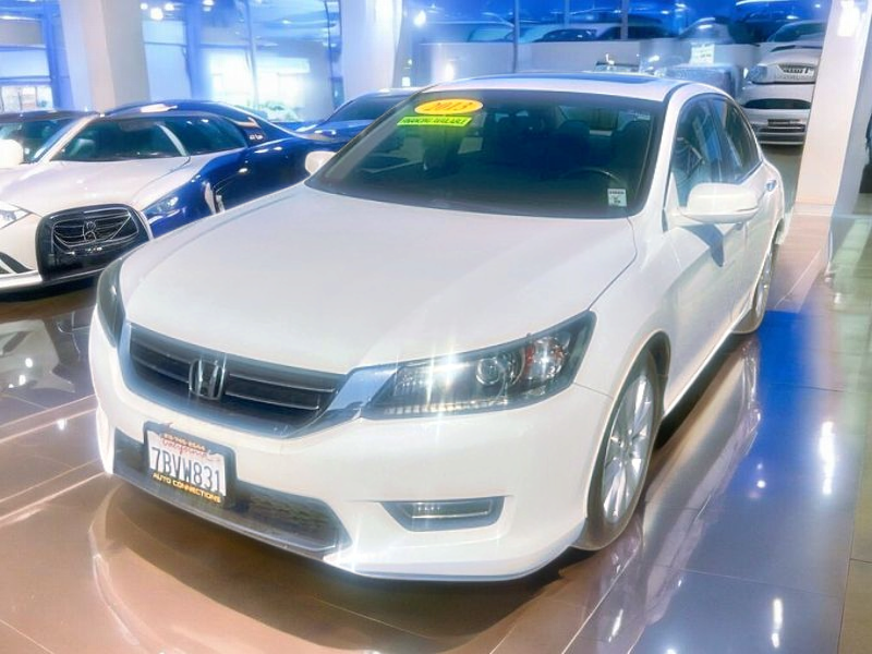 View vehicle photo 4