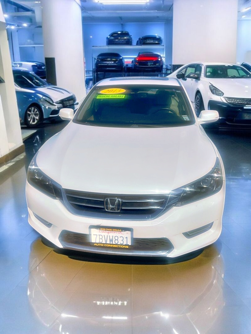 View vehicle photo 7