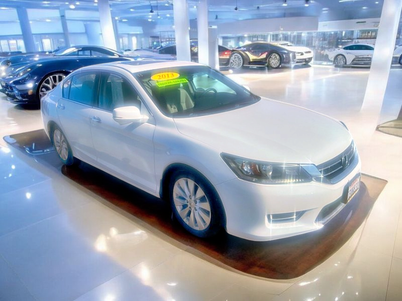 View vehicle photo 2