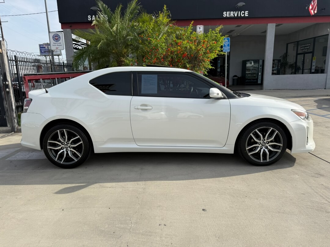 View vehicle photo 7