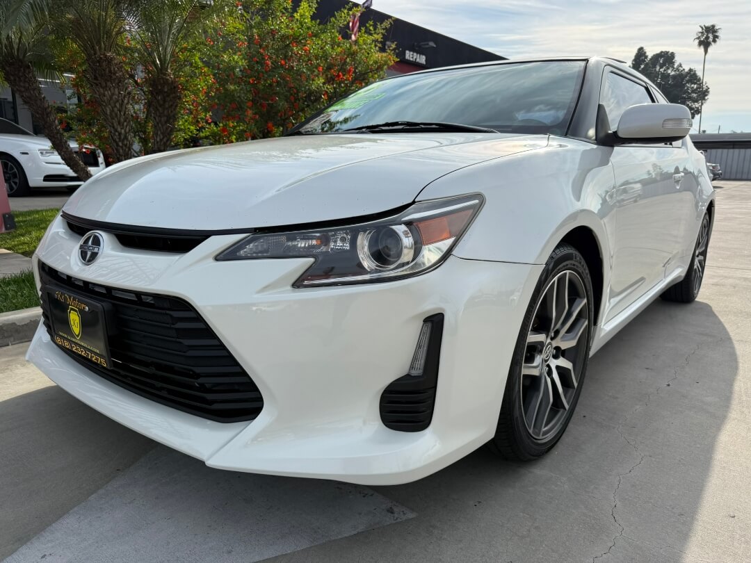 View vehicle photo 4