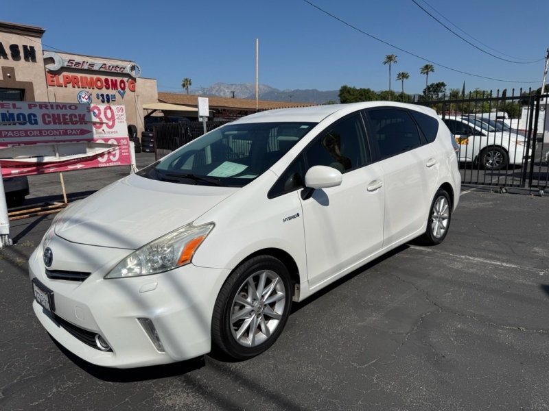 2014 Toyota Prius V Five photo 3