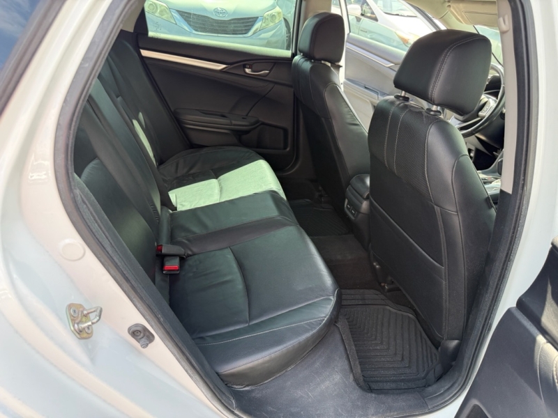 2016 Honda Civic Touring photo 17