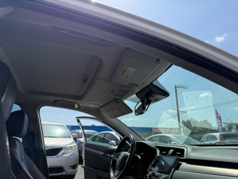 2016 Honda Civic Touring photo 22