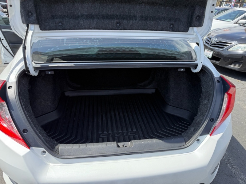 2016 Honda Civic Touring photo 16