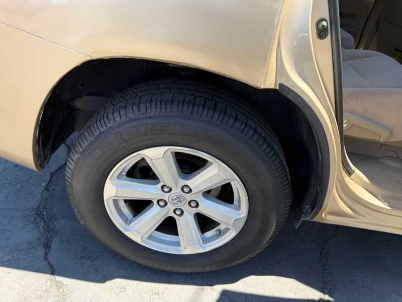 2009 Toyota Highlander Base photo 16