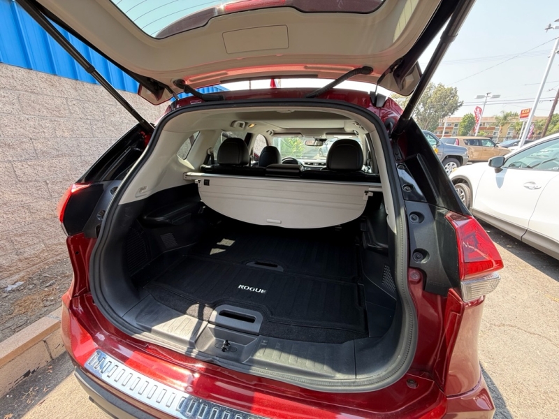 2018 Nissan Rogue SL photo 18