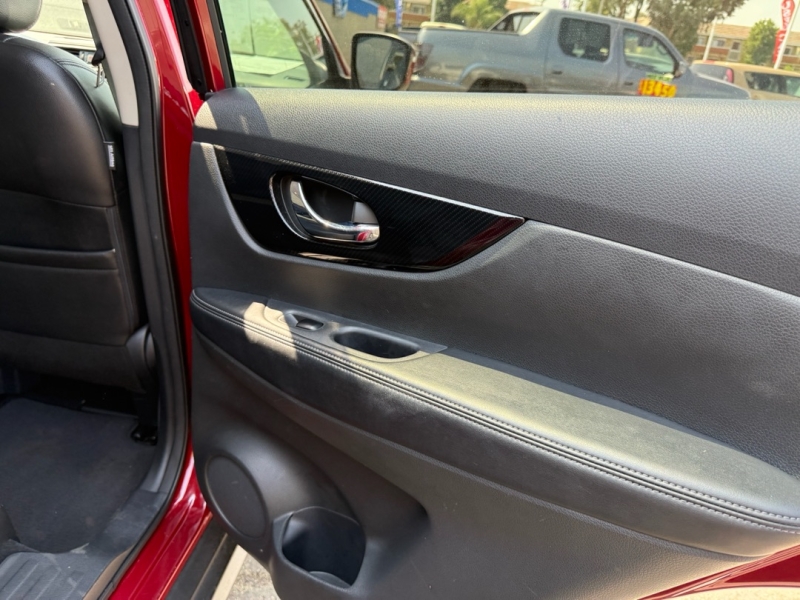 2018 Nissan Rogue SL photo 22