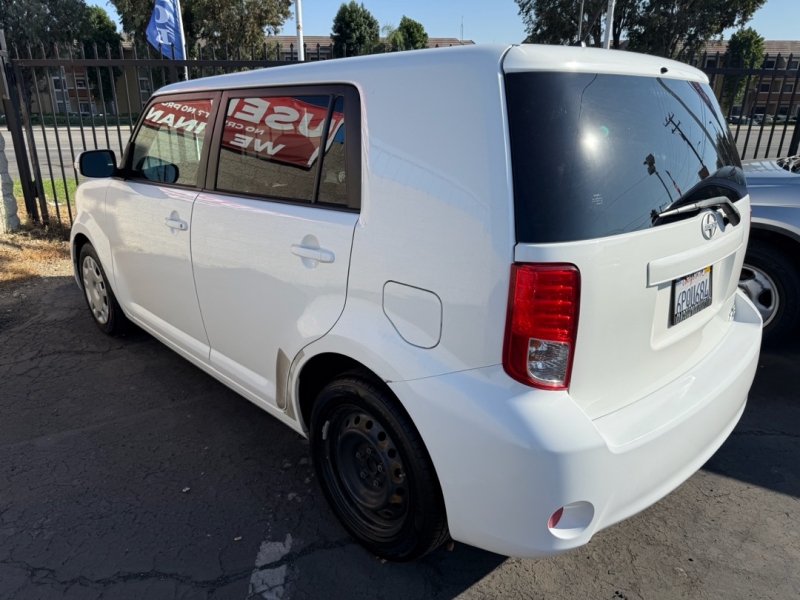 2011 Scion xB Base photo 2