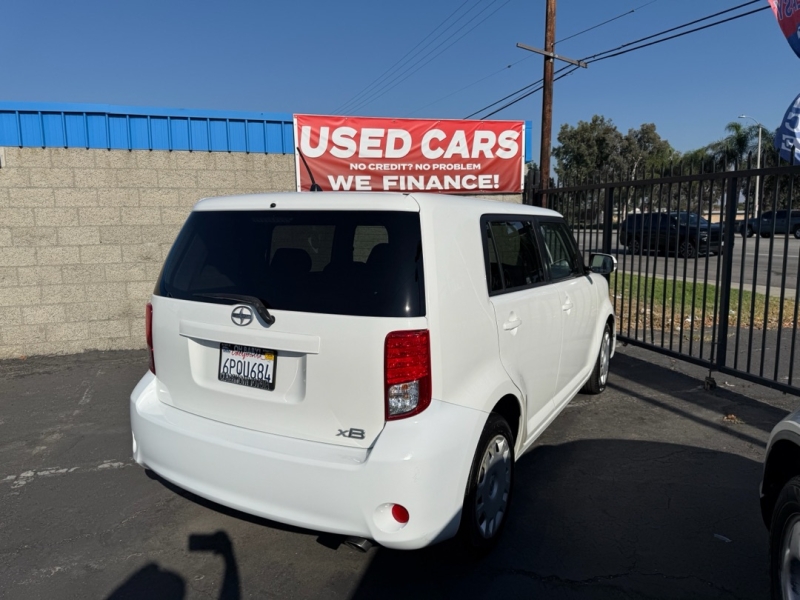 2011 Scion xB Base photo 4