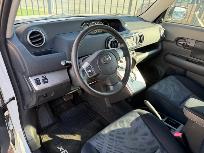 2011 Scion xB Base photo 8