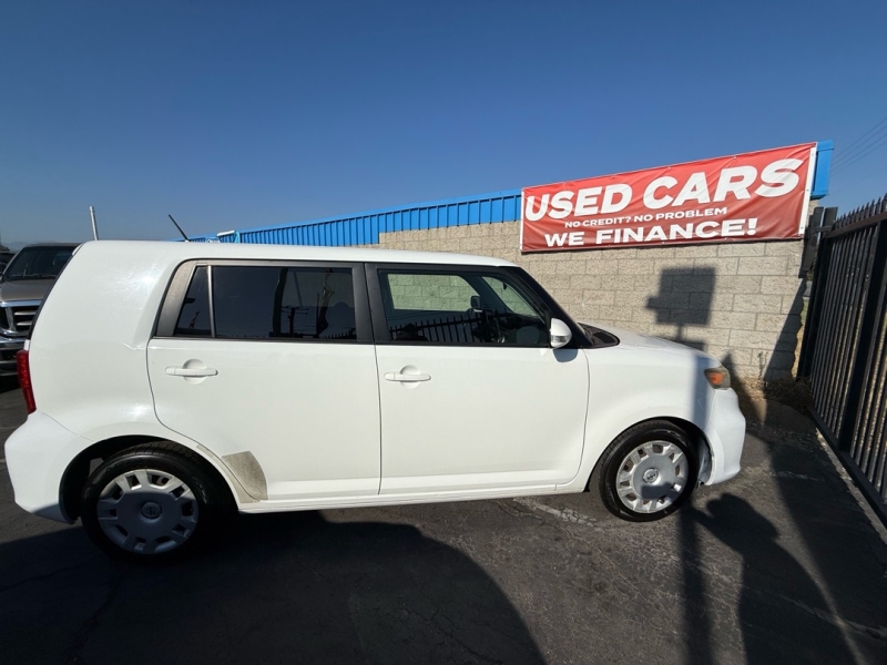 2011 Scion xB Base photo 6