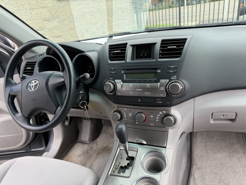 2008 Toyota Highlander Base photo 17
