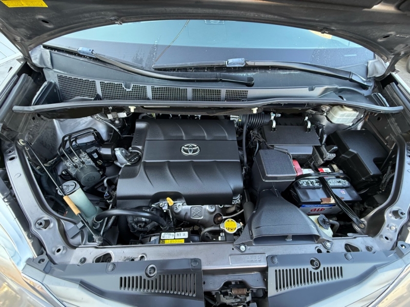 2014 Toyota Sienna XLE photo 29