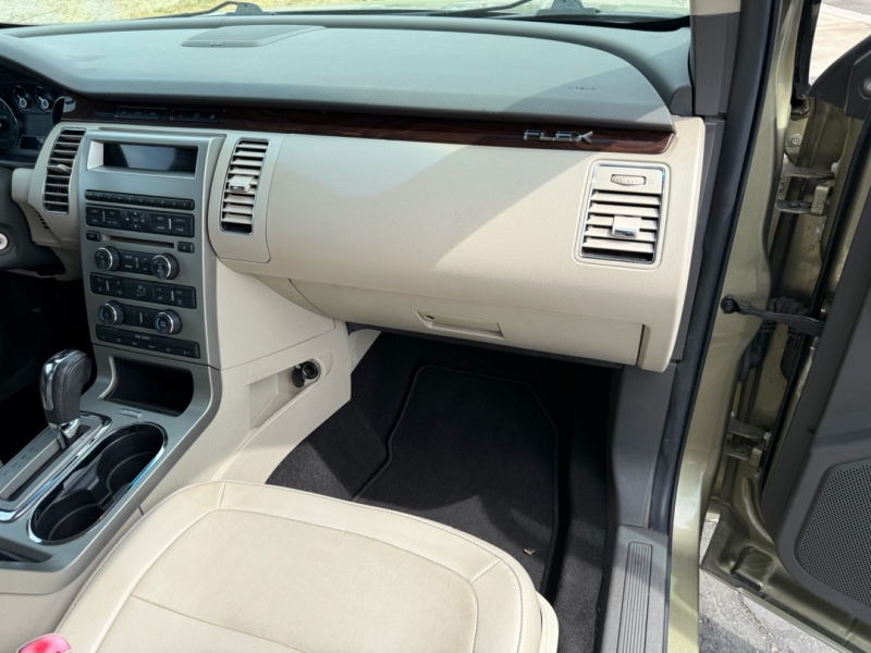 2012 Ford Flex SEL photo 25