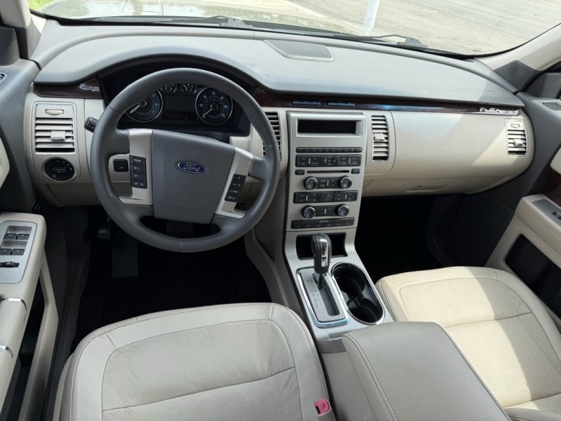2012 Ford Flex SEL photo 16
