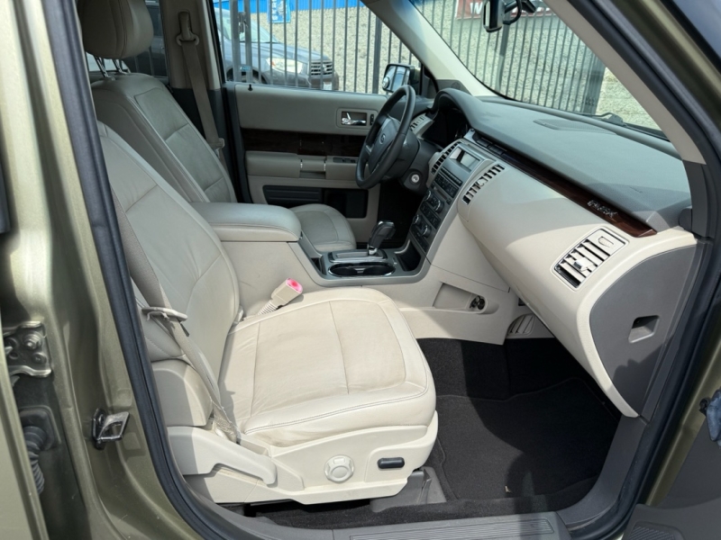 2012 Ford Flex SEL photo 24