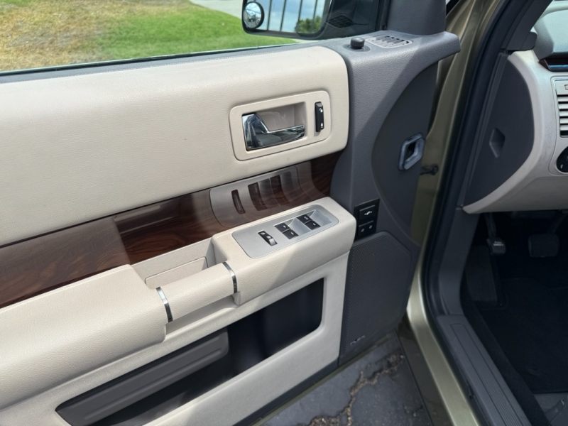 2012 Ford Flex SEL photo 11