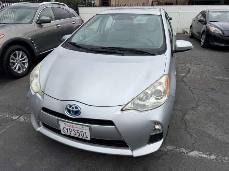 2012 Toyota Prius C One photo 3