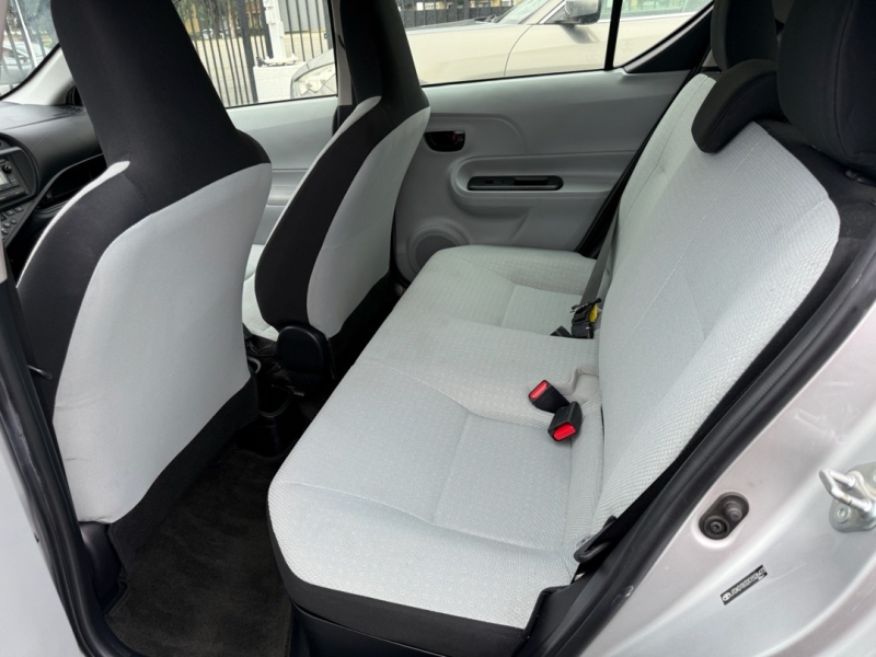 2012 Toyota Prius C One photo 11