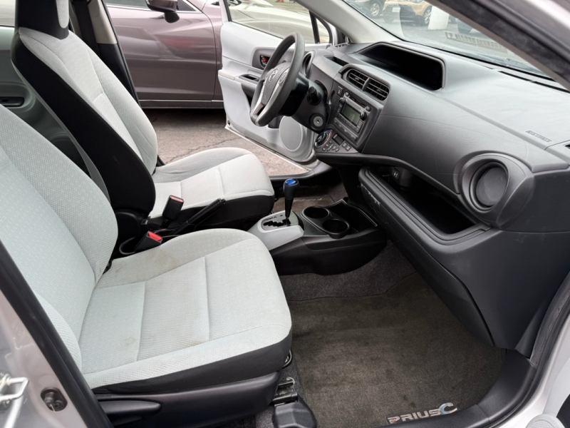 2012 Toyota Prius C One photo 18