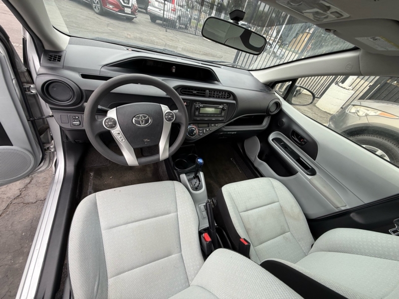 2012 Toyota Prius C One photo 13