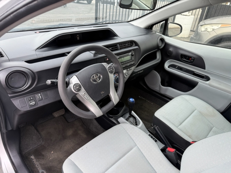2012 Toyota Prius C One photo 9