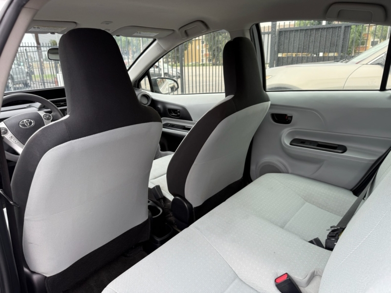 2012 Toyota Prius C One photo 12