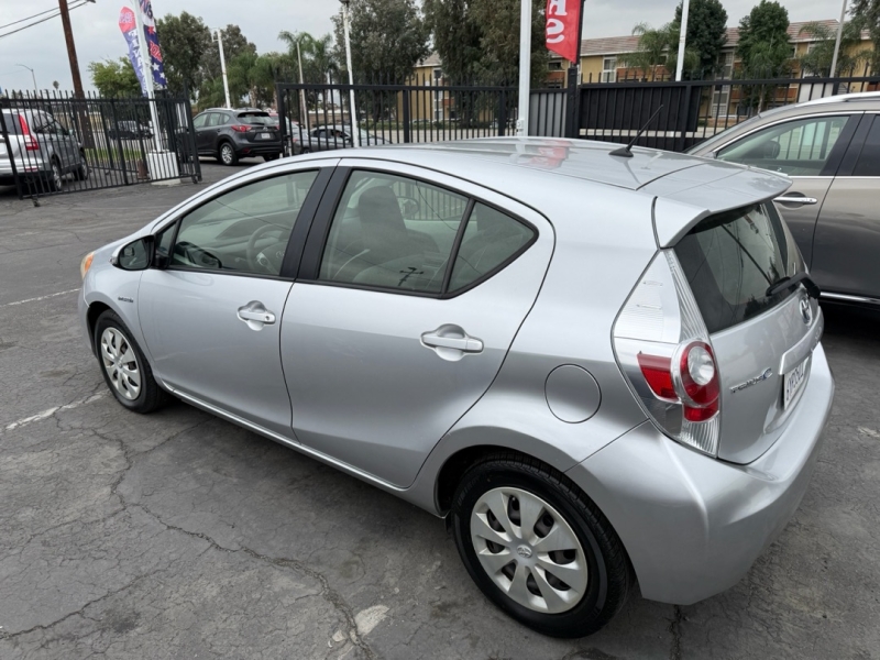 2012 Toyota Prius C One photo 7