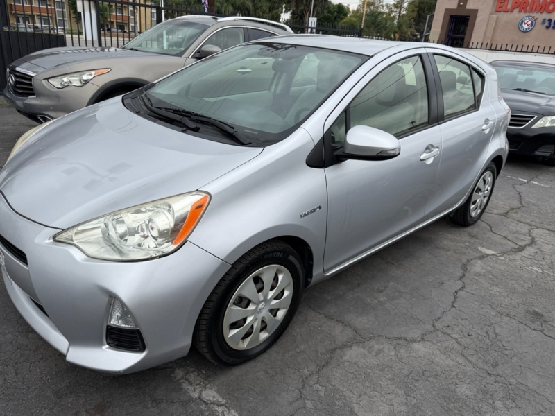 2012 Toyota Prius C One photo 2