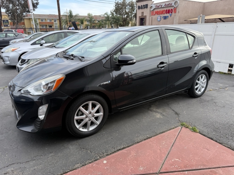 2016 Toyota Prius c Photo